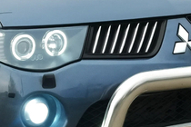 Mitsubishi L200 2006–2015 Maskilistat jäähdyttimen säleikköön (14 kpl, ruostumaton teräs) Carmos - turkkilainen teräs kuva 1