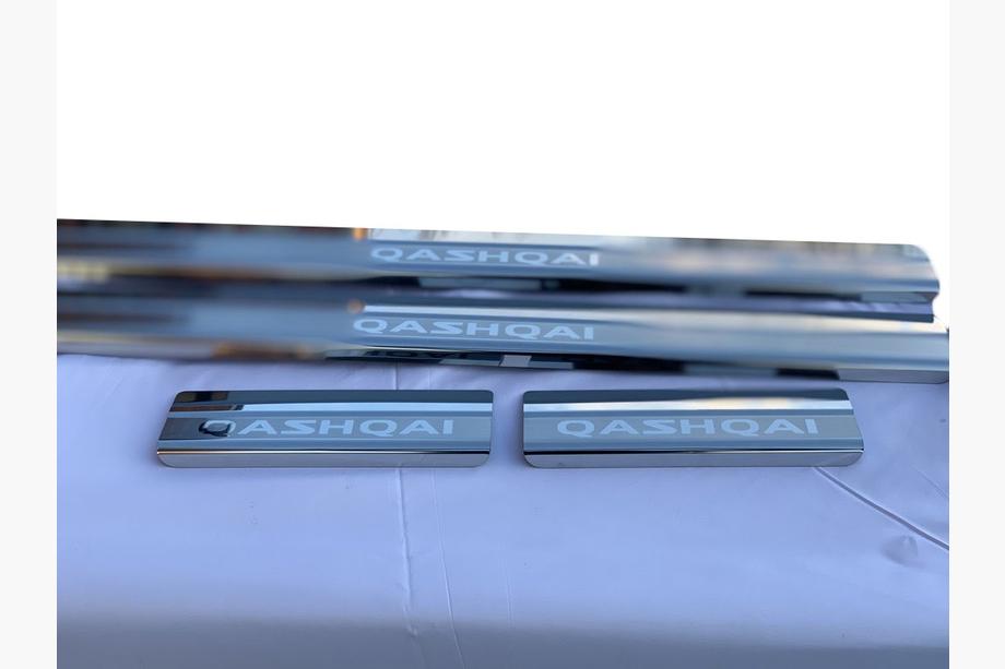 Nissan Qashqai 2014–2021 Nataniko ovikynnyslistat (4 kpl, ruostumaton teräs) Vakio – Lohmann-teippi, 0,5 mm Image