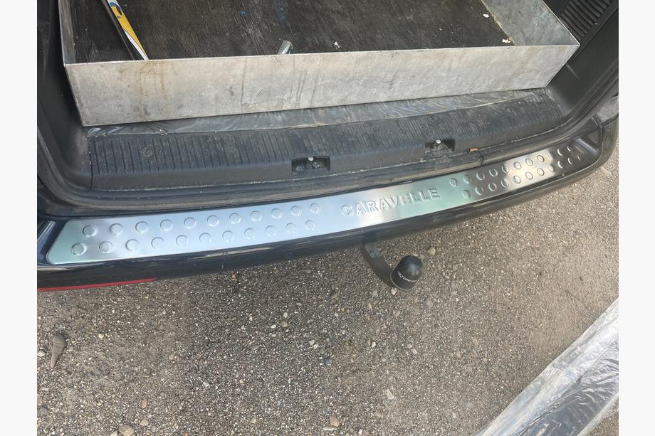 Volkswagen T5 Caravelle 2004–2010 Suora takapuskurin suojalista (Omsa, ruostumaton teräs) Kuva 2