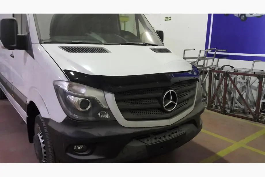 Mercedes Sprinter W906 2006–2018 Konepellin tuuliohjain 2013+ (V1, EuroCap) Kuva 10