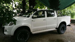 Toyota Hilux 2006–2015 Tuulilasin aurinkolippa (kannakkeilla) kuva 3