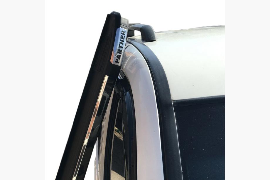 Peugeot Partner Tepee 2008–2018 Omsa Black sivuaskelmat (2 kpl, alumiini) Image