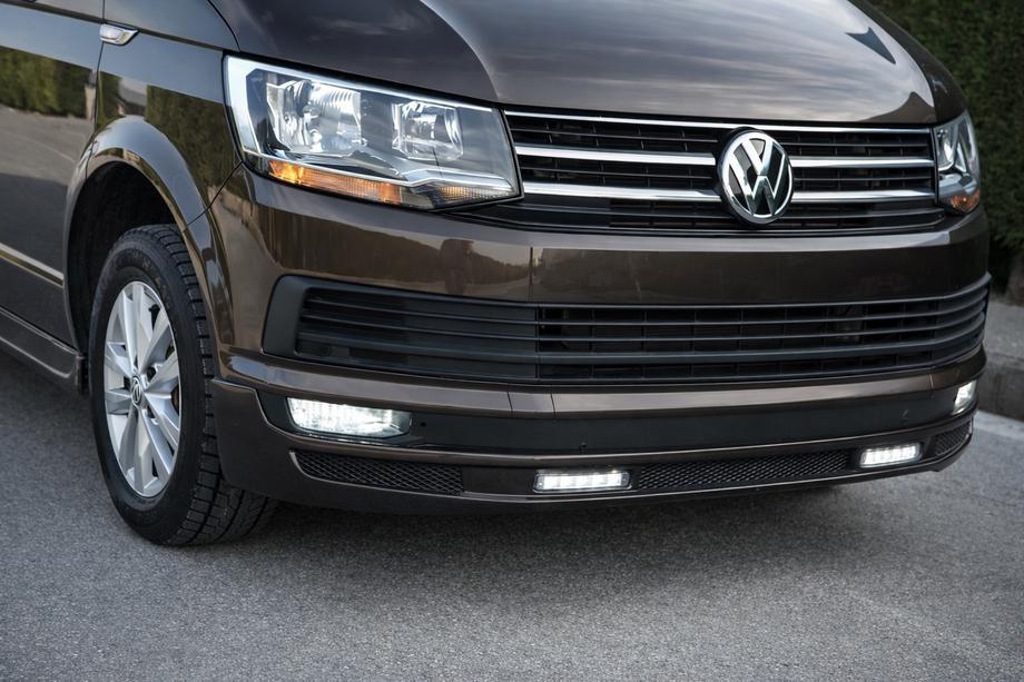 Volkswagen T6 2015–2024 Etupuskurin lips spoiler Sport 2-LED 2015-2018 (maalattava) Image