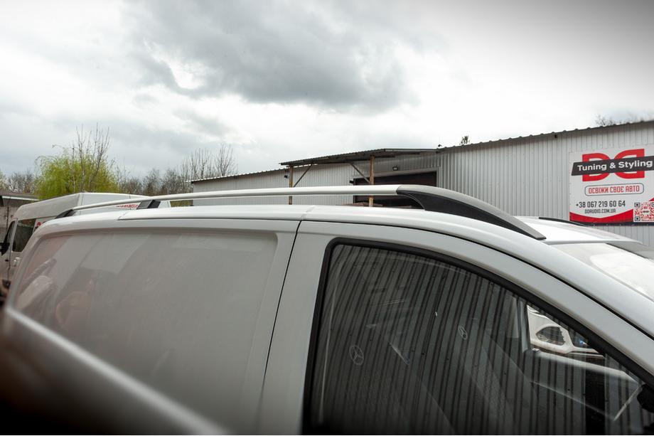 Mercedes Vito/V-class W447 2014– ELITE kromatut kattokaiteet (muovijalka) Pitkä akseliväli (ExtraLong) Kuva 2