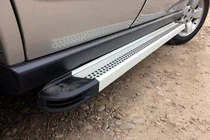 Jeep Grand Cherokee WK 2004–2010 Maya V2 sivuportaat (2 kpl, alumiini) kuva 1
