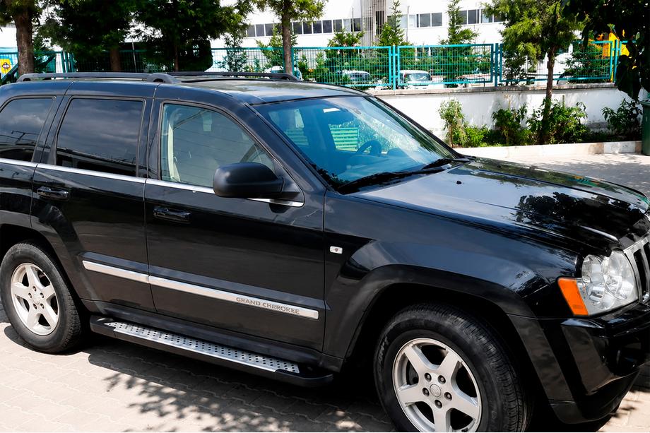 Jeep Grand Cherokee WK 2004–2010 Allmond Grey -sivuporrassarja (2 kpl, alumiini) Image