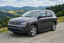 Jeep Compass 2006–2016 RedLine Black sivuporrastangot (2 kpl, alumiini) kuva 1