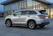 Toyota Highlander 2013–2019 Tayga Grey -sivuaskelmat (2 kpl, alumiini) kuva 1