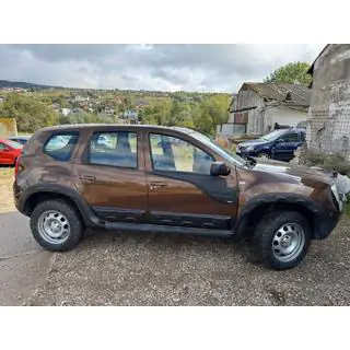 Ovilistat kohoumilla (4 kpl, muovia) Dacia Duster 2008–2018 kuva 1