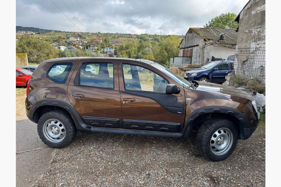 Dacia Duster 2008–2018 Ovilistat kohoumilla (4 kpl, muovia) DDU - Ukraina Image