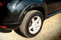 Dacia Duster 2008–2018 Lokasuojan kaarilevikkeet ulokkeilla (8 kpl, muovi) kuva 9