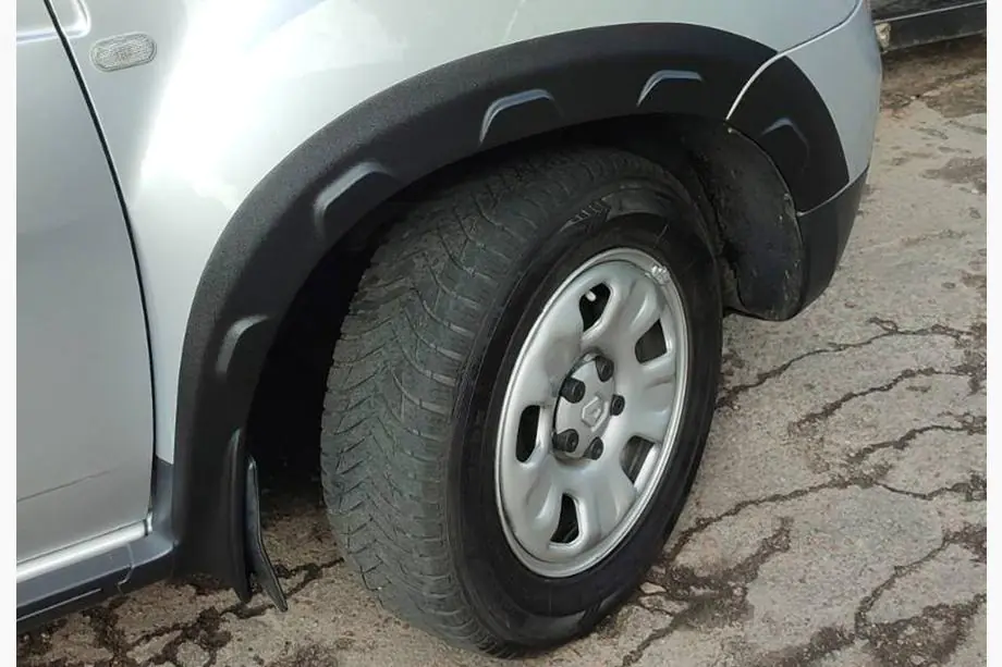 Dacia Duster 2008–2018 Lokasuojan kaarilevikkeet ulokkeilla (8 kpl, muovi) Kuva 11