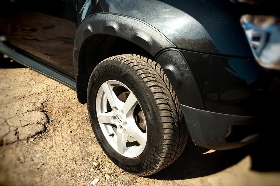 Dacia Duster 2008–2018 Lokasuojan kaarilevikkeet ulokkeilla (8 kpl, muovi) Kuva 4