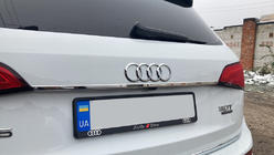 Audi Q5 2008–2017 Kromilista rekisterikilven yläpuolelle (ruostumaton teräs) kuva 1