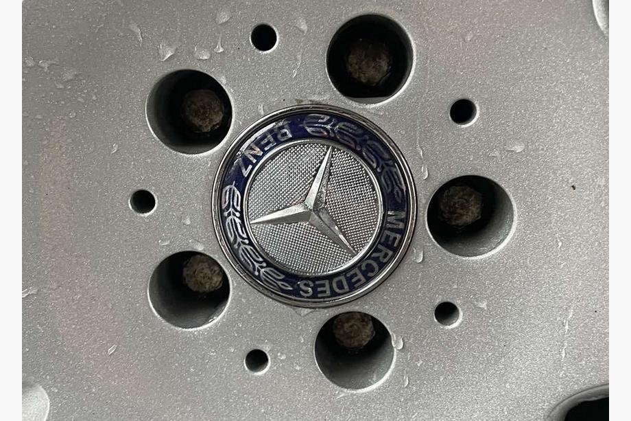 Mercedes-Benz Vanteen keskiökapselit 71/75 mm ilman rengasta (4 kpl, siniset V2) Image