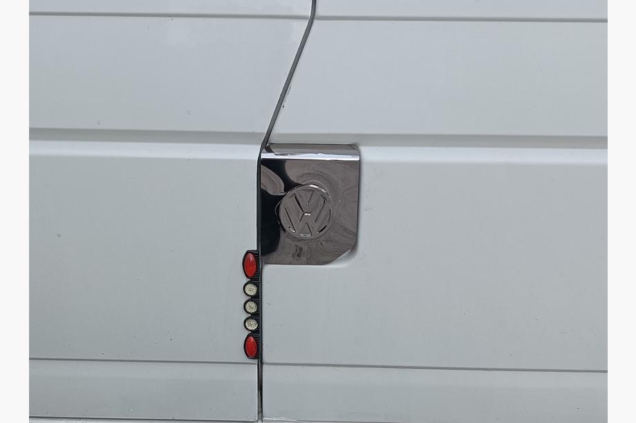 Volkswagen T4 Transporter 1990–2003 Polttoainesäiliön suojus logolla (Carmos, ruostumaton teräs) Kuva 2
