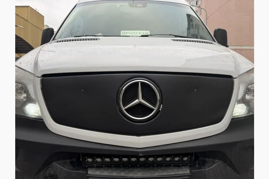 Mercedes Sprinter W906 2006–2018 Jäähdyttimen säleikön talvisuoja V1 (2013↗) Kuva 4