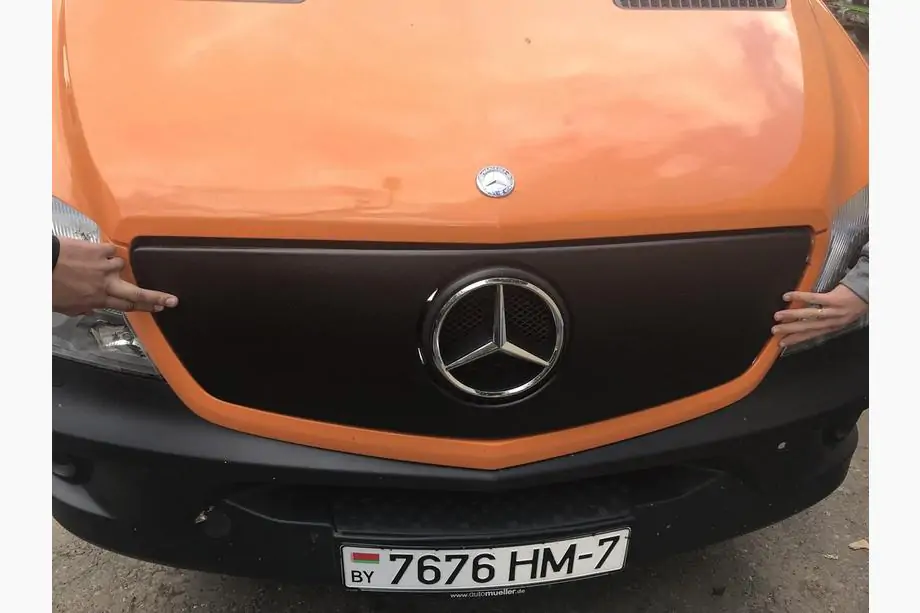 Mercedes Sprinter W906 2006–2018 Jäähdyttimen säleikön talvisuoja V1 (2013↗) Kuva 6