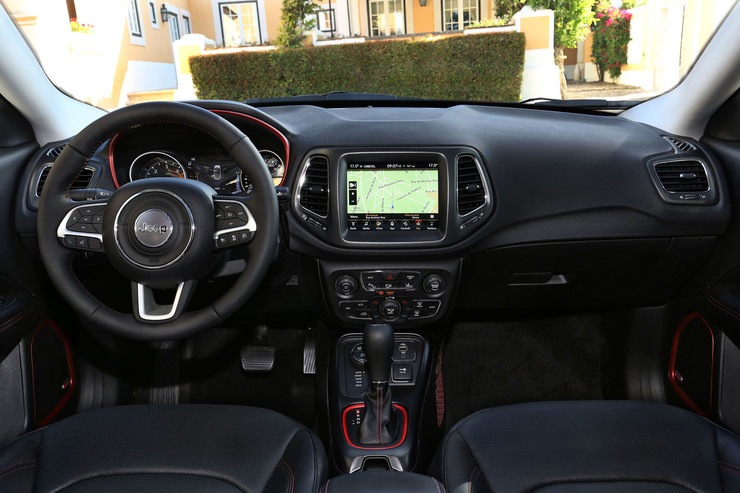 Jeep Compass Trailhawk -sarjan crossoverin koeajo