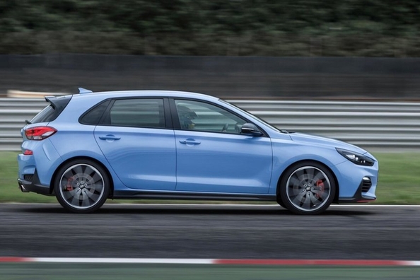Hyundai esitteli kaksi uutta i30-mallia