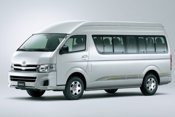 Toyota Hiace -mikroauton koeajo