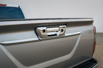 Nissan Navara/NP300 2016– Takakahvan suojus (kameralle, ruostumaton teräs) kuva 1