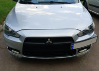 Mitsubishi Lancer X 2008– Rekisterikilven teline (muovi) Mattamusta kuva 4