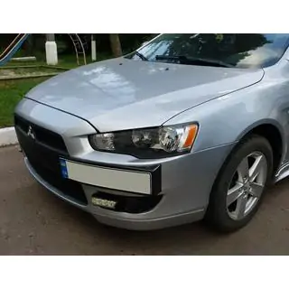 Rekisterikilven teline (muovi) Mitsubishi Lancer X 2008– kuva 1