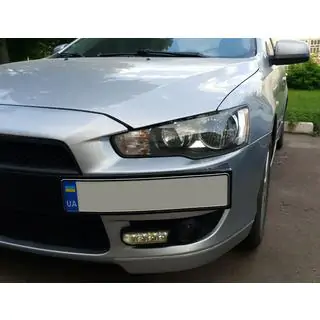 Rekisterikilven teline (muovi) Mitsubishi Lancer X 2008– kuva 2