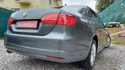 Volkswagen Jetta 2011–2018 Rekisterikilven ylälista OmsaLine (ruostumaton teräs) kuva 2