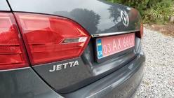 Volkswagen Jetta 2011–2018 Rekisterikilven ylälista OmsaLine (ruostumaton teräs) kuva 1