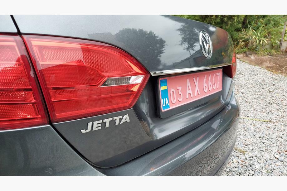 Volkswagen Jetta 2011–2018 Rekisterikilven ylälista OmsaLine (ruostumaton teräs) Image