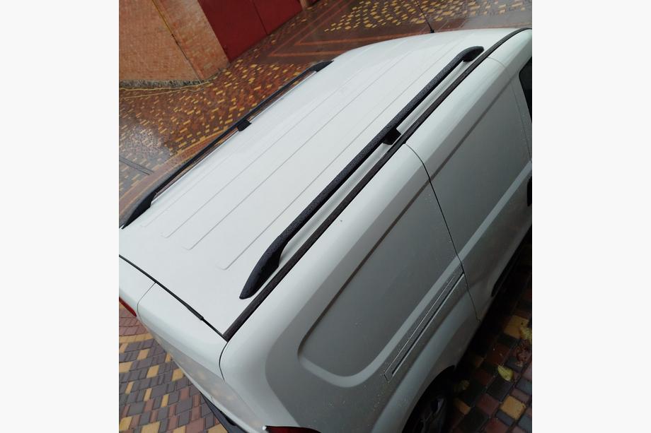 Fiat Doblo II 2010–2022 Mustat kattokaiteet Maxi, metalliset jalat Kuva 12