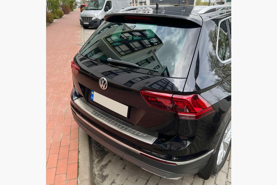 Volkswagen Tiguan 2016–2023 Takapuskurin suojalista (OmsaLine, ruostumaton teräs) Image