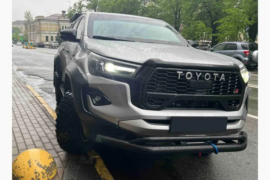 Toyota Hilux 2015– Vegas etupuskurisuoja, kaksiputkinen (2015-2020, musta, 76 mm) Image