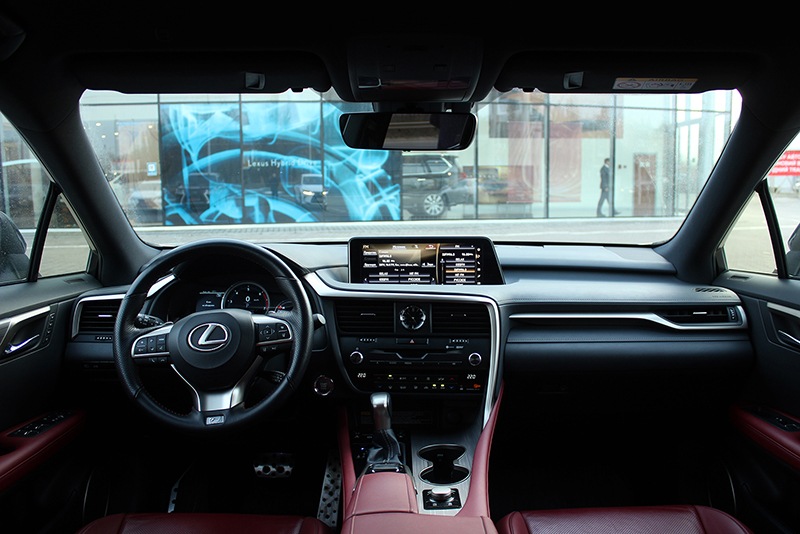 Lexus RX F Sport -crossoverin koeajo