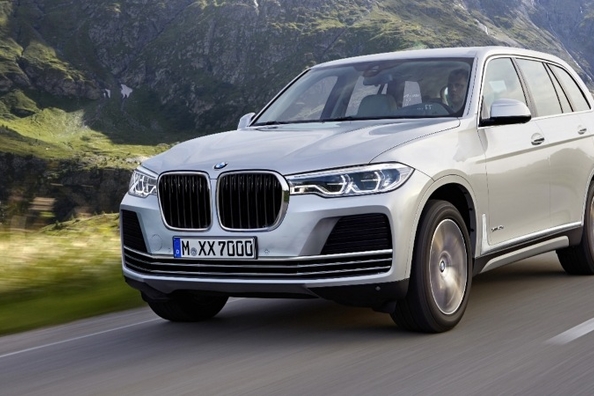 BMW X7 -lippulaivacrossover esitellään syksyllä