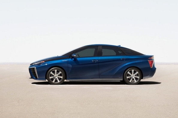 Toyota ja Mazda suunnittelevat sähköautojen yhteiskehitystä