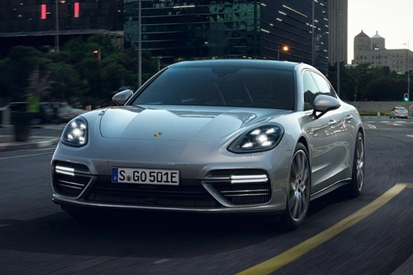 Katsaus: Porsche Panamera Turbo S E-Hybrid