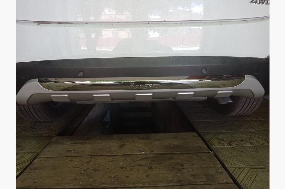 Hyundai IX-35 2010–2015 Takadiffuusorin muovinen lisäosa V2 Image