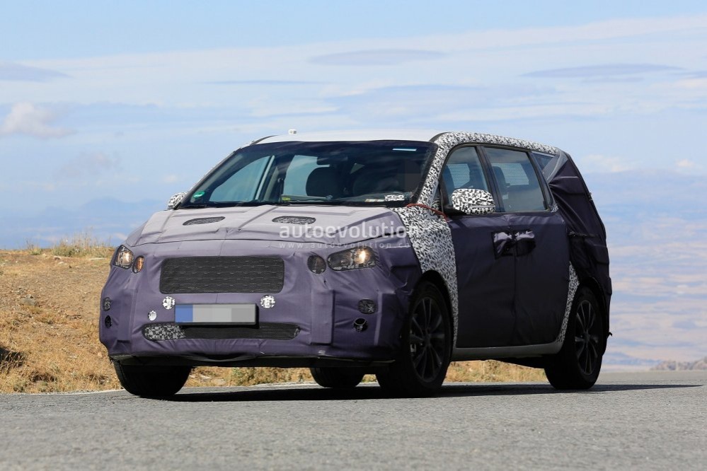 KIA aloitti uuden Sedona-minibussimallin testauksen