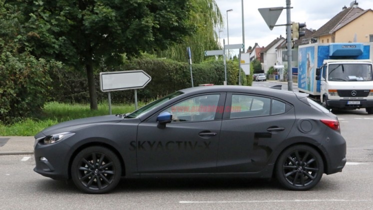 Mazda julkaisee uuden 3-mallin innovatiivisella moottorilla