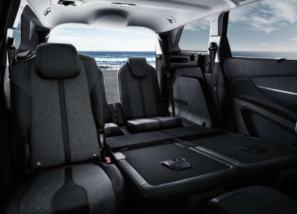 Ranskalaista tyyliä Peugeot 5008 -crossoverissa (2017)
