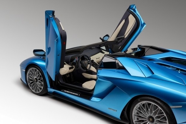 Frankfurtissa esitellään uudistettu Lamborghini Aventador S Roadster