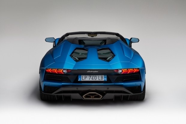Frankfurtissa esitellään uudistettu Lamborghini Aventador S Roadster