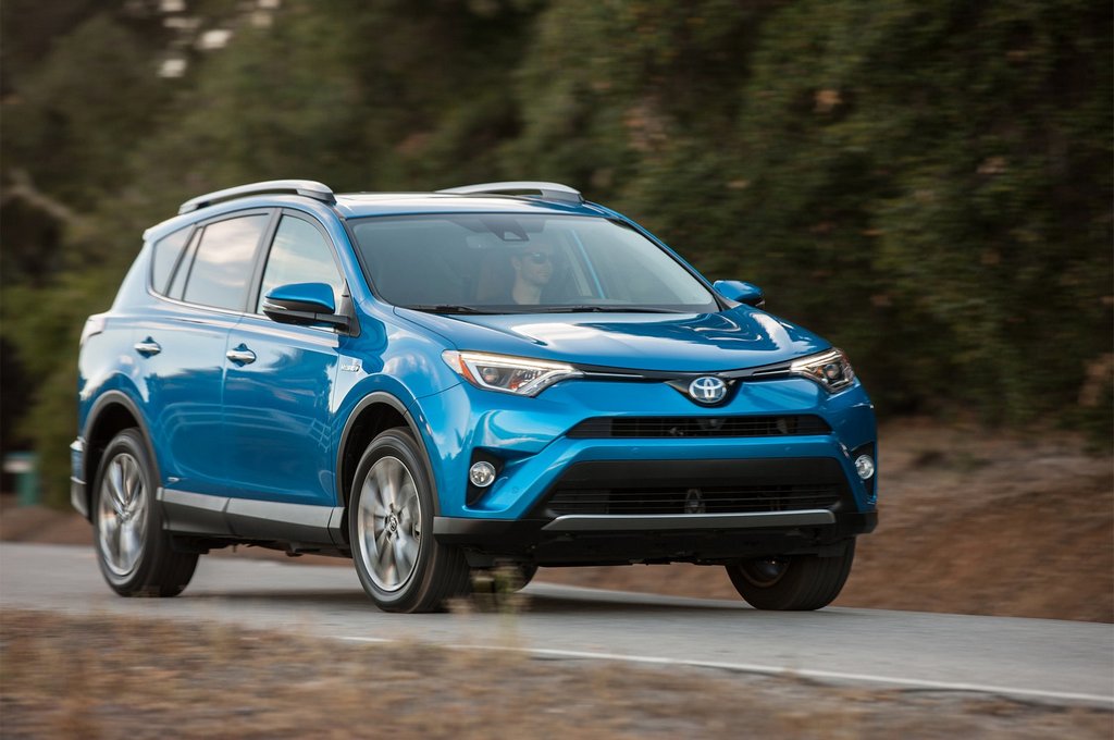 Aggressiivinen ja dynaaminen Toyota RAV 4 -crossover