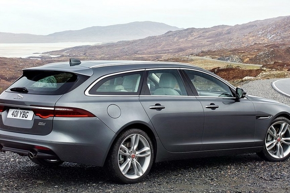 Jaguar julkaisee farmarin, joka haastaa Mercedes E-Classin ja BMW 5 Seriesin Kuva 5