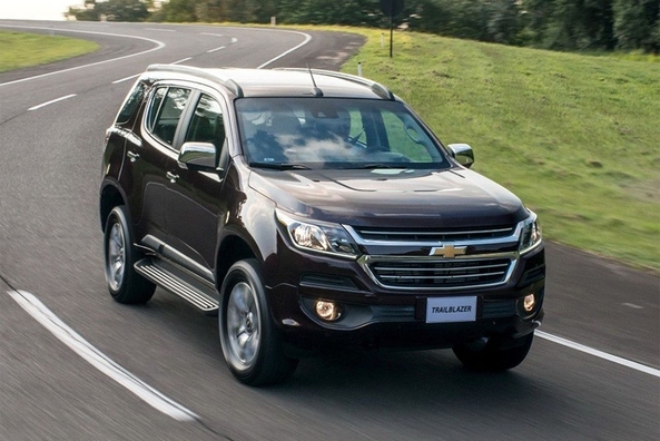 Katsaus uudistettuun Chevrolet Trailblazer -maasturiin