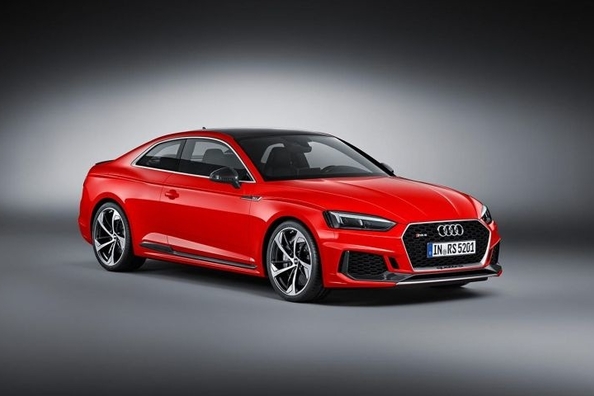Urheilullisuutta ja mukavuutta uudessa Audi RS5 Coupe -mallissa