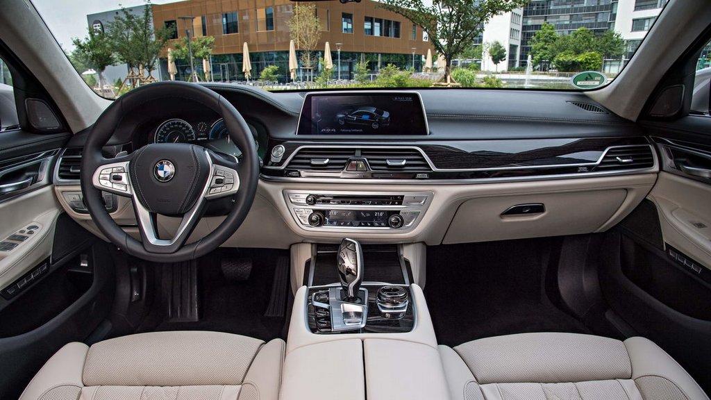 BMW täydentää 7-sarjaa hybridimalleilla